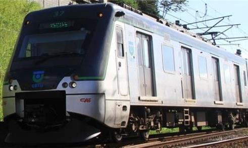 Metrô do Recife: melhor manter público?