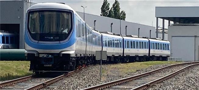 Teste neste ano em trem da futura linha Grand Pari